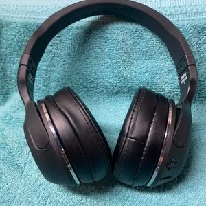 Skull candy, black head set, new.